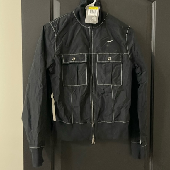 NWT.. Nike Jacket - Picture 2 of 4